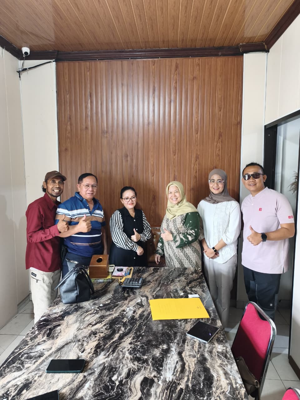 Tim TanahKita bersama klien